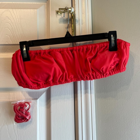 ⭐️ NEW WITH TAGS⭐️ women’s bandeau swim top size M - Picture 4 of 6